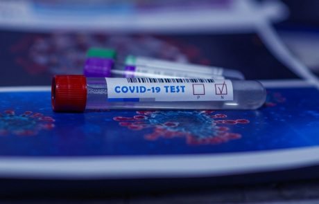 Covid-19 : les personnes antérieurement contaminées par le virus sont plus protégées contre une réinfection 