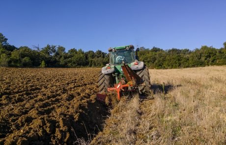 L’UE mettra-t-elle une super-charrue avant la conservation des sols ?