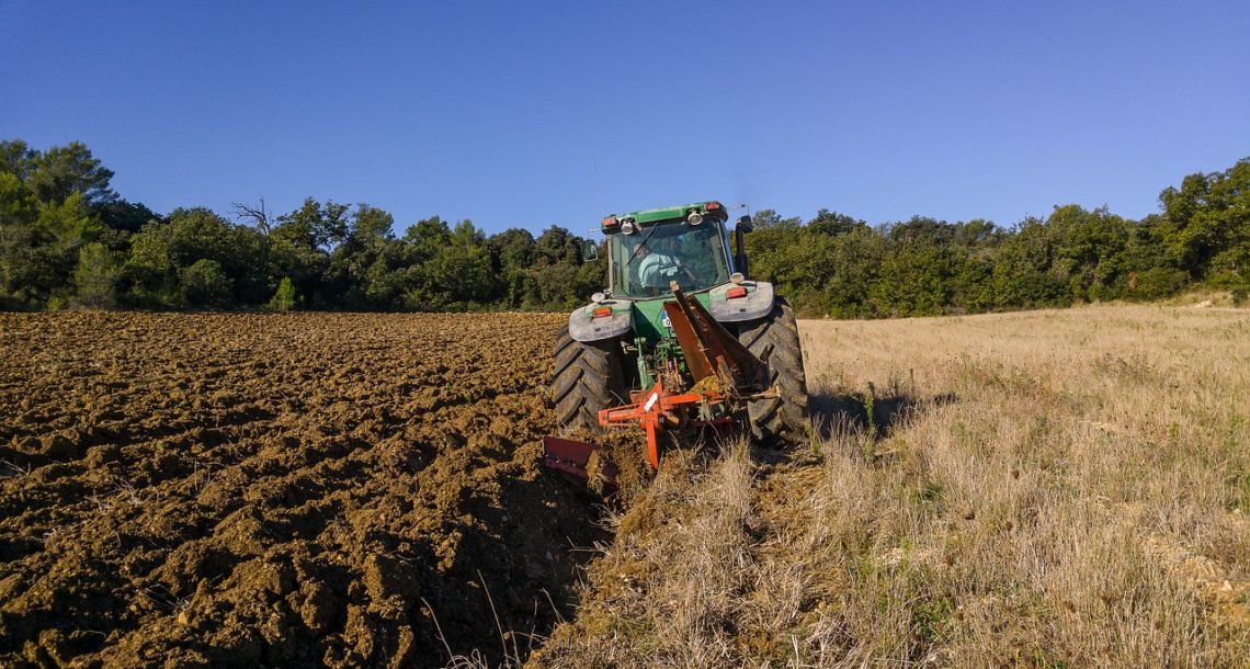 L’UE mettra-t-elle une super-charrue avant la conservation des sols ?