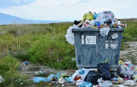 Brussels launches a strategy to cut plastic waste